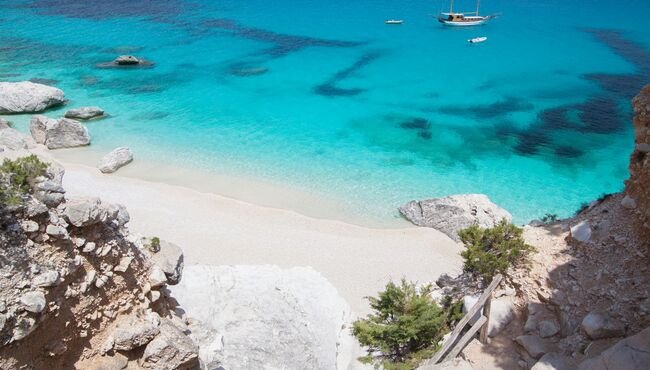 Emergenza spiagge: la Pelosa di Stintino fortemente danneggiata dal grecale dopo il ciclone